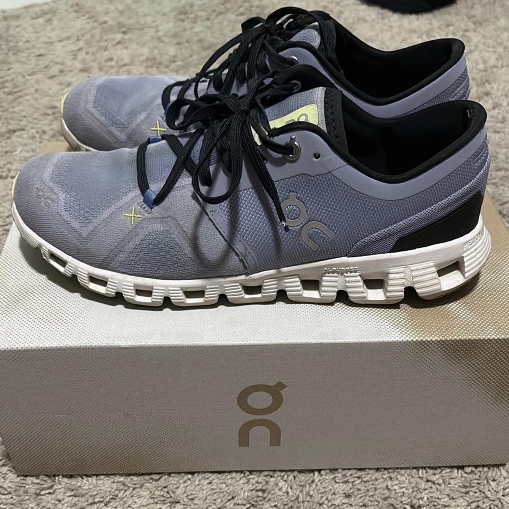 ON CLOUD in box like NEW